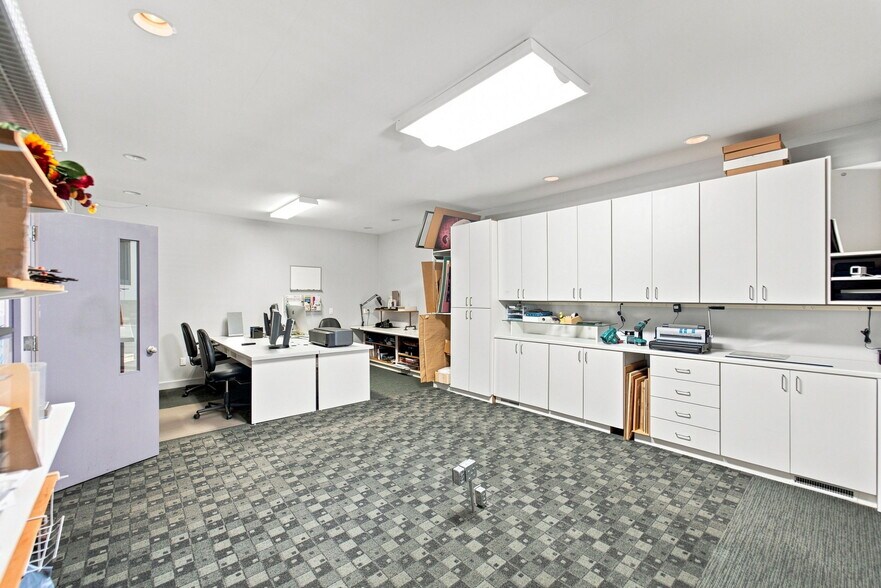 More Photos Of 121 E Bremer Ave, Waverly General Retail For Sale