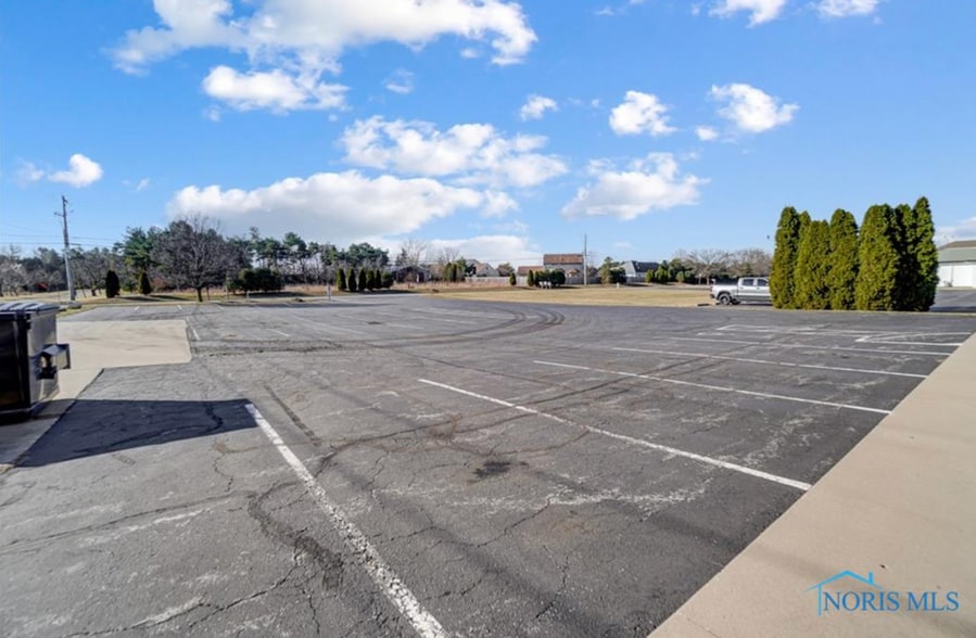 More Photos Of 2135 Tiffin Ave, Findlay Office For Sale