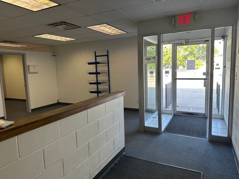 More Photos Of 1480 N Hobbie Ave, Kankakee Warehouse For Lease