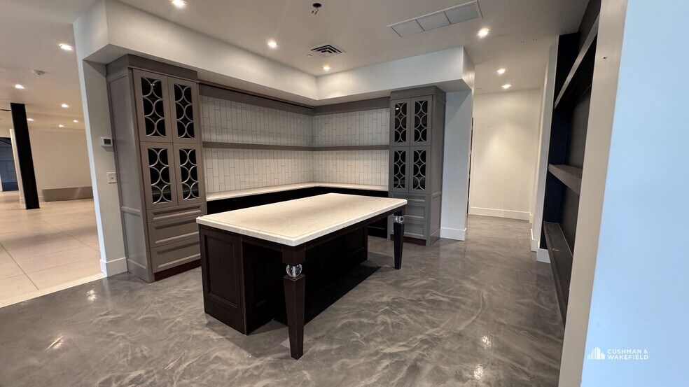 More Photos Of 5000 Goodman St, Timnath Showroom For Sale