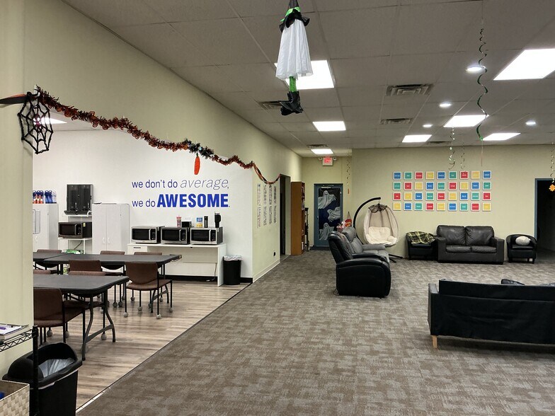 More Photos Of 3520-3528 W Two Mile House Rd, Columbus Office For Sale