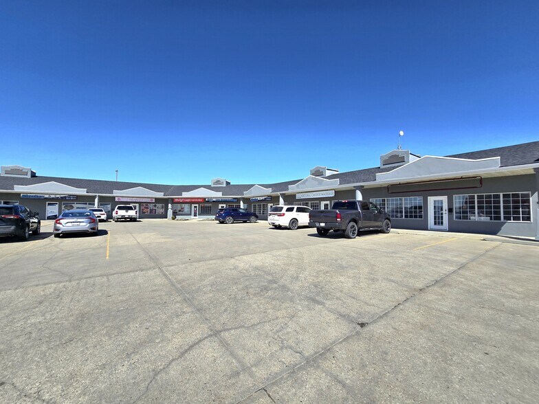 More Photos Of 6201 50th St, Leduc Storefront For Lease