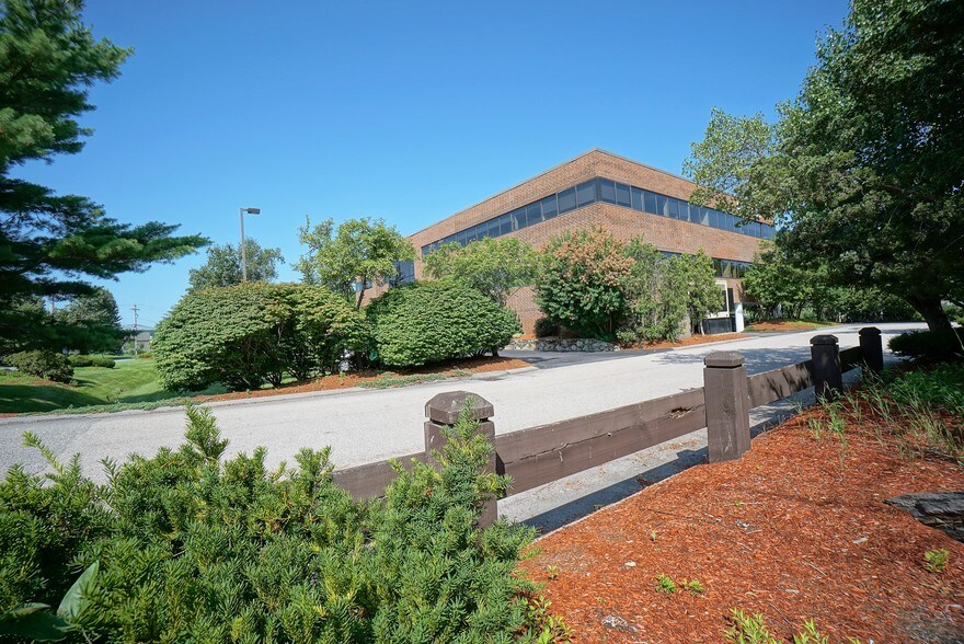 More Photos Of 6 Trafalgar Sq, Nashua Office For Lease