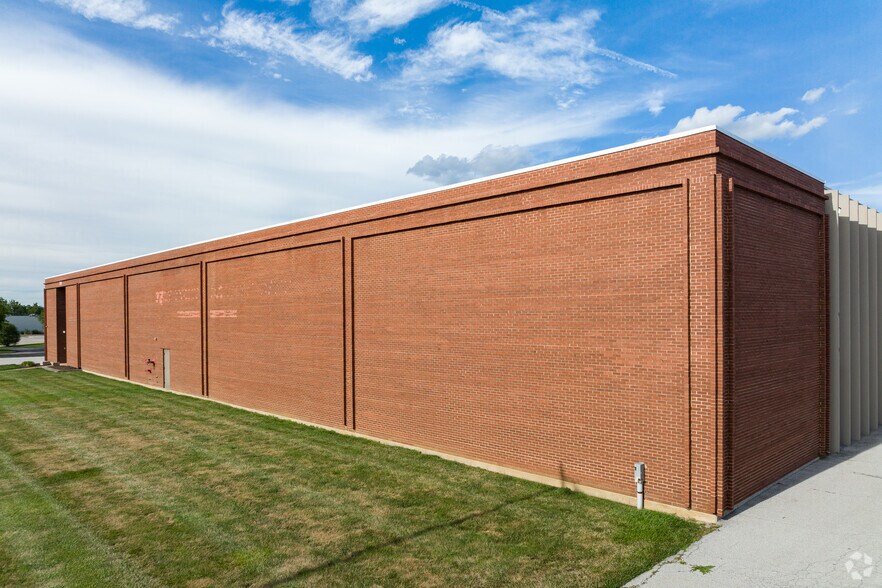 More Photos Of 2360 Chaffee Dr, Saint Louis Warehouse For Sale