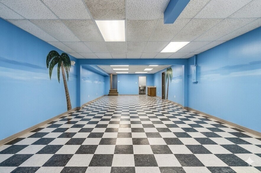 More Photos Of 464-468 Essex St @ Hampshire st, Lawrence Office For Sale