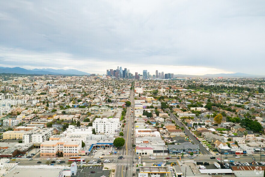 More Photos Of 3072-3084 W Pico Blvd, Los Angeles Storefront For Sale