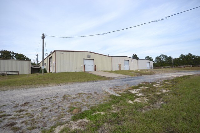 More Photos Of 14099 US Highway 15 501, Aberdeen Warehouse For Lease