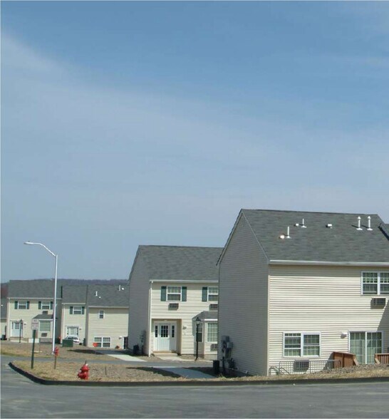 More Photos Of 39 Summersweet Dr, Poughkeepsie Apartments For Sale