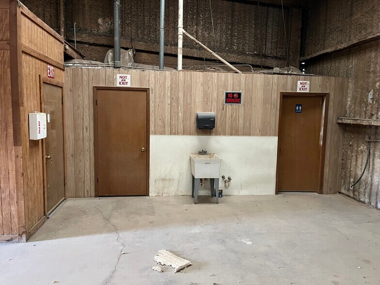 More Photos Of 2715 S County Road 1206, Midland Industrial For Lease