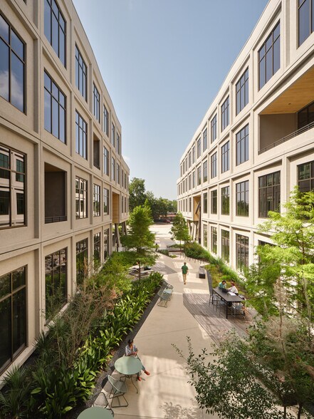 More Photos Of 3232 E Cesar Chavez St, Austin Unknown For Lease