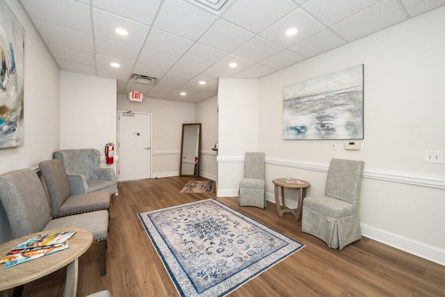 More Photos Of 3731 NW Cary Pky, Cary Medical For Lease