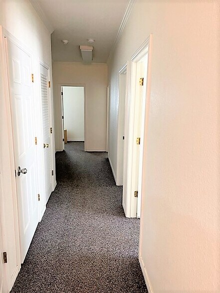 More Photos Of 1115 Memorial Dr, Denison Medical For Lease