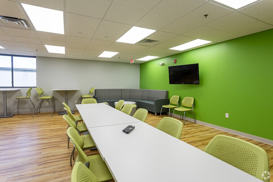 More Photos Of 936 Silas Deane Hwy, Wethersfield Office For Lease