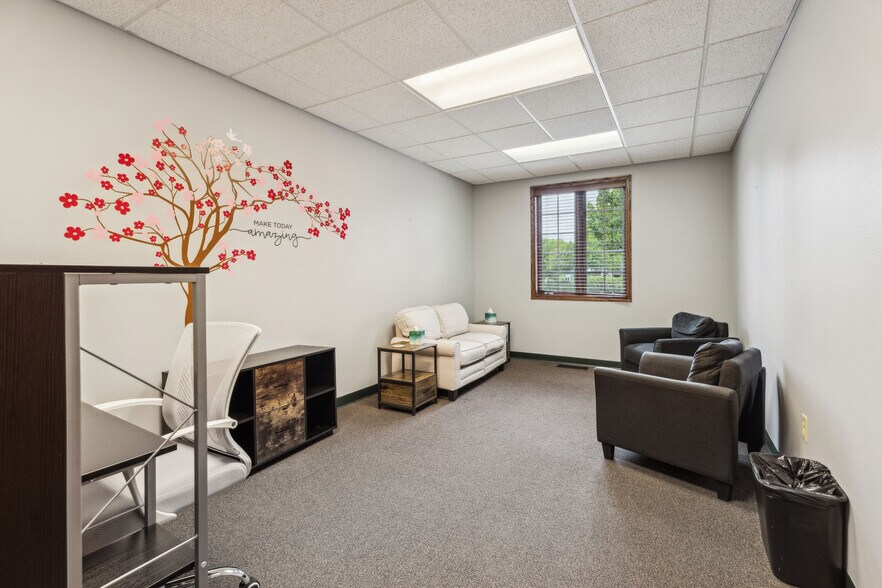 More Photos Of 952 S Park Ave, Fond Du Lac Medical For Sale