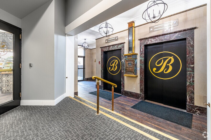 More Photos Of 13 Park Ave W, Mansfield Office For Lease