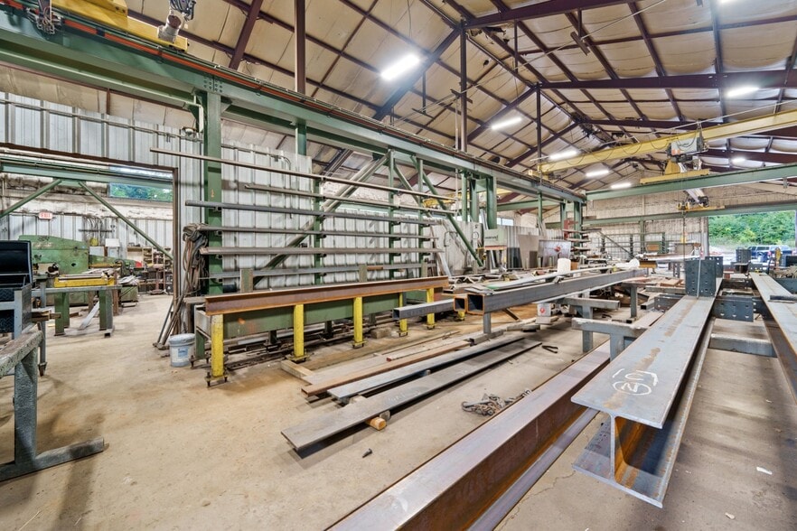 More Photos Of 955 Burnt Meadow Rd, Hewitt Manufacturing For Sale