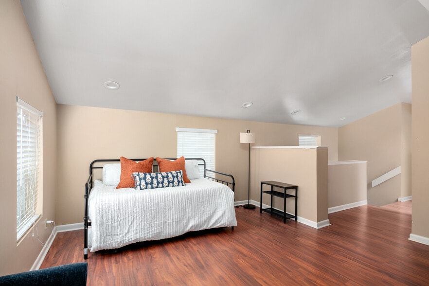 More Photos Of 640-642 W Main St, Lexington Office For Lease