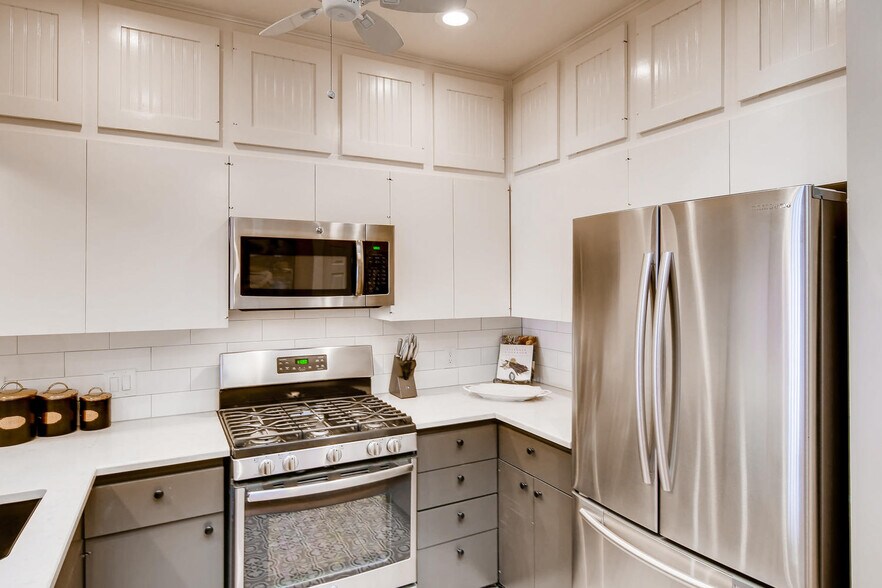 More Photos Of 706 S Austin Ave, Georgetown Storefront Retail Office For Lease