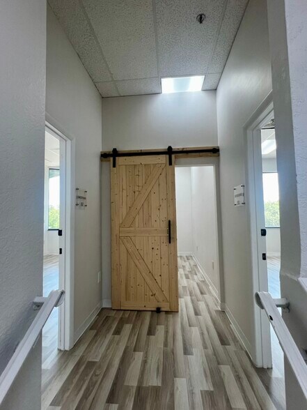 More Photos Of 6881 Kingspointe Pky, Orlando Flex For Sale