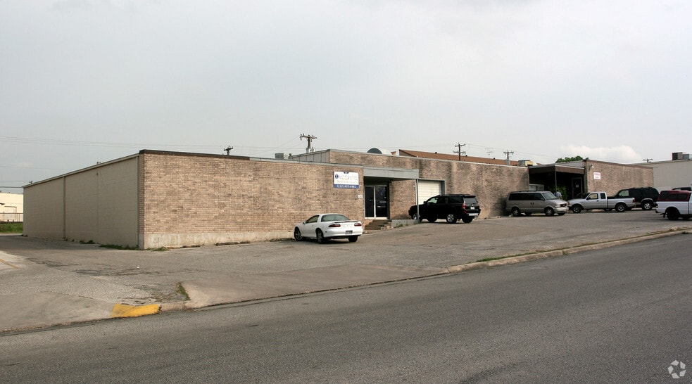 More Photos Of 5315-5321 Jackwood Dr, San Antonio Warehouse For Lease
