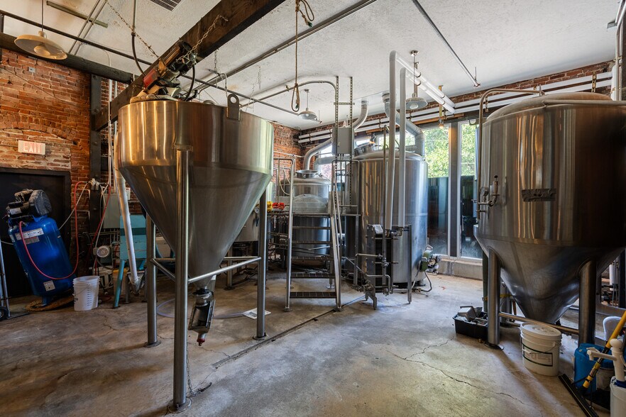 More Photos Of 509 SW G St, Grants Pass Restaurant For Sale