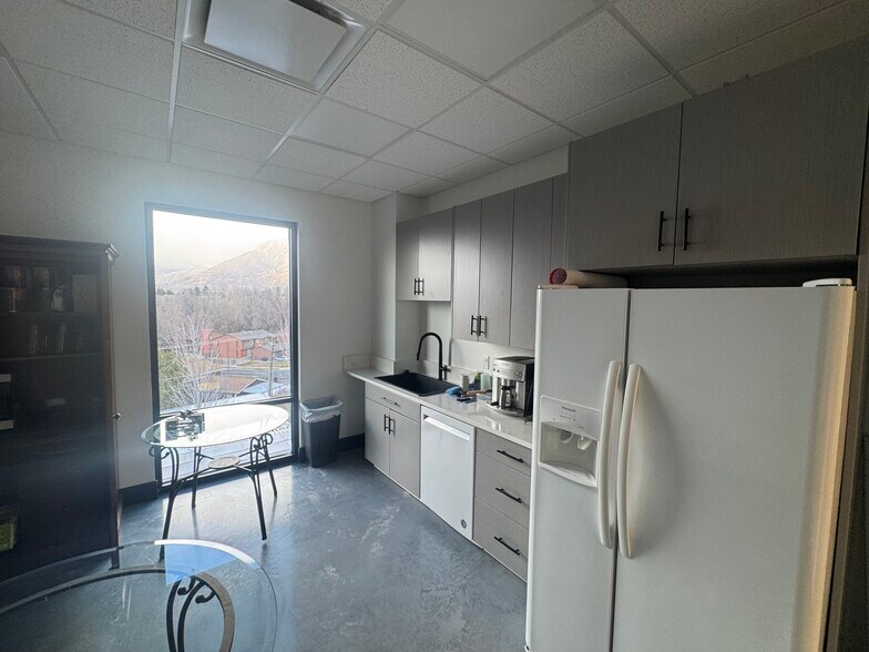 More Photos Of 7535 S Union Park Ave, Midvale Medical For Lease