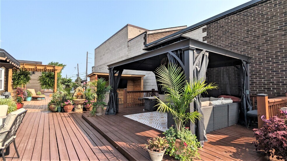 More Photos Of 816 Erie St E, Windsor Storefront Retail Residential For Sale