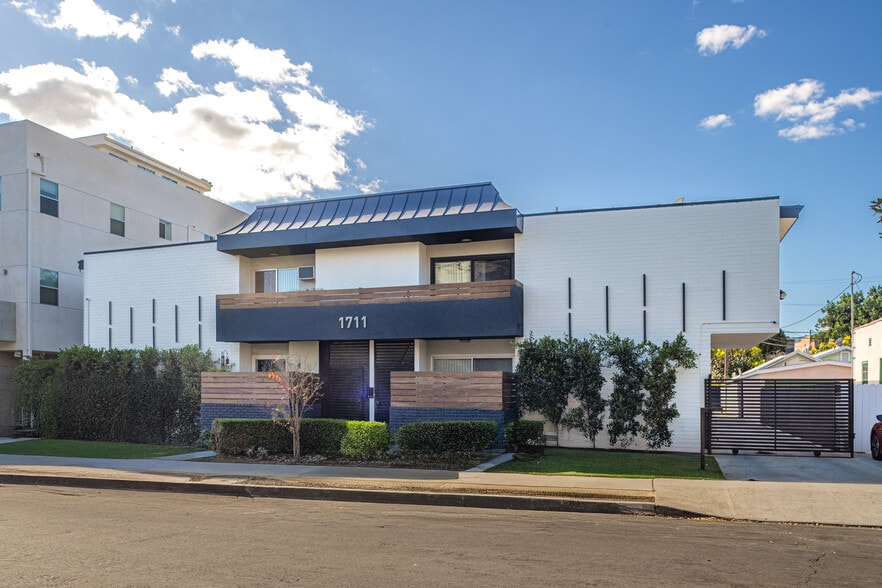 Primary Photo Of 1711 Granville Ave, Los Angeles Apartments For Sale