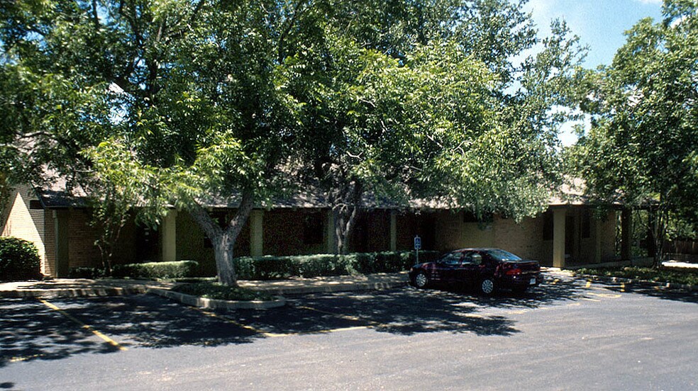 More Photos Of 1110 William Cannon Dr W, Austin Medical For Lease