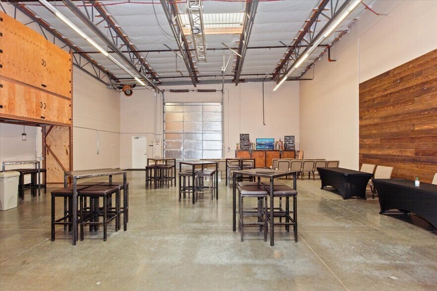 More Photos Of 7970 Cherry Ave, Fontana Showroom For Lease