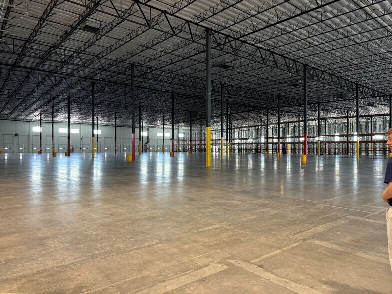 More Photos Of 2300 W Carey Ave, North Las Vegas Distribution For Lease