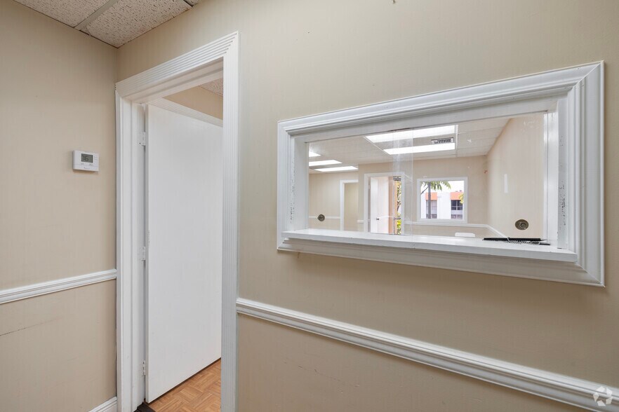 More Photos Of 540 NW 165th St, Miami Office For Sale