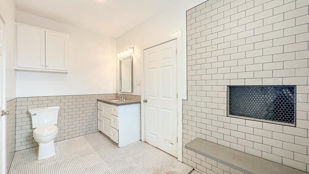 More Photos Of 4409 Canal St, Houston General Retail For Sale