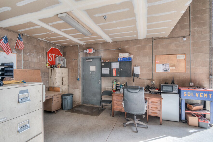 More Photos Of 63291 Nels Anderson Rd, Bend Warehouse For Sale