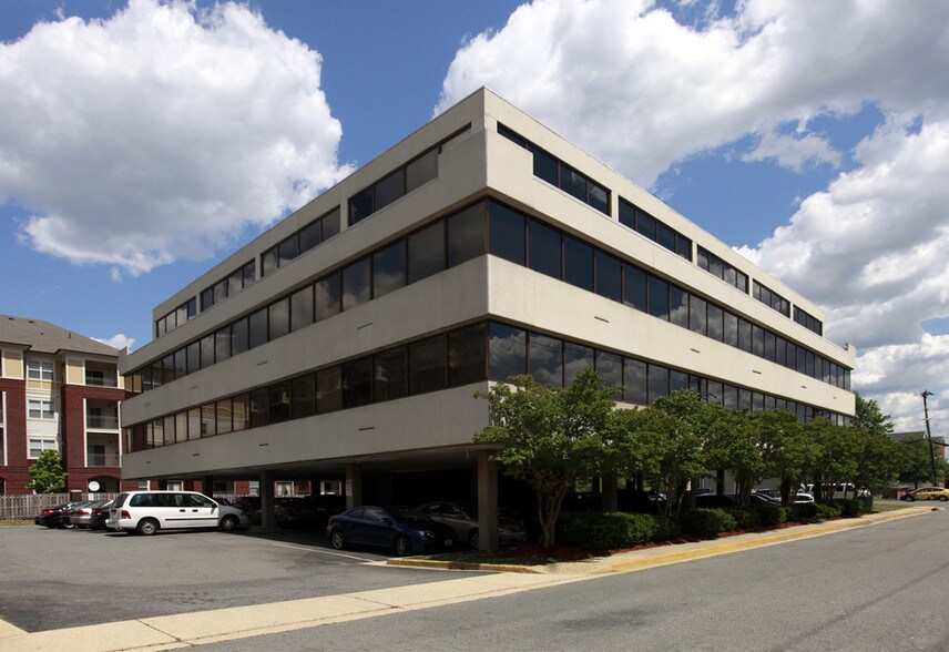 Primary Photo Of 4900 Leesburg Pike, Alexandria Office For Lease