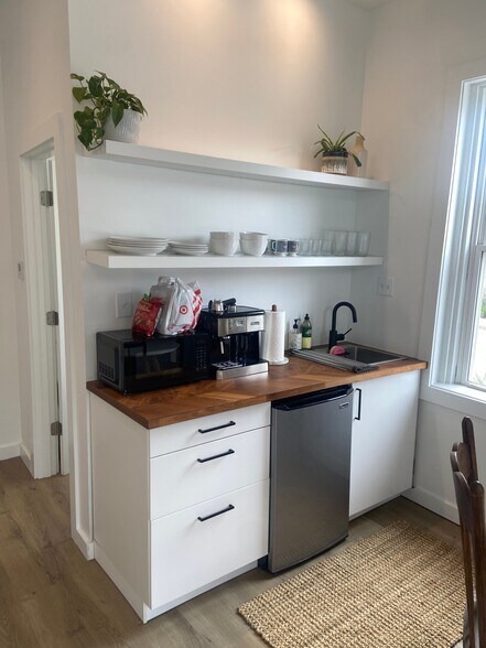 More Photos Of 305 W Pike St, Covington Storefront Retail Residential For Lease