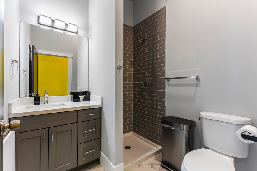 More Photos Of 1607 Dexter Ave N, Seattle Office For Lease