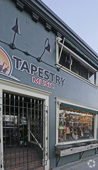 More Photos Of 3607 W Broadway, Vancouver Storefront For Lease