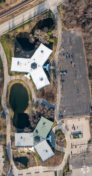 More Photos Of 2333 Waukegan Rd, Bannockburn Unknown For Lease