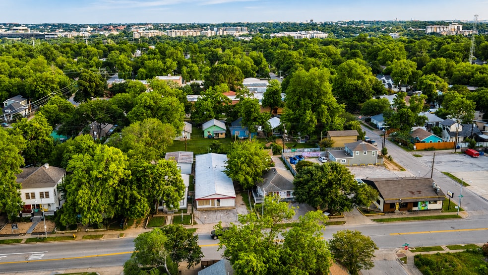 More Photos Of 2113 E Cesar Chavez St, Austin Freestanding For Lease