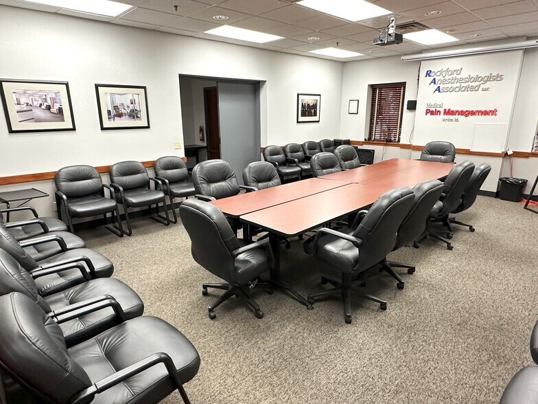 More Photos Of 2202 Harlem Rd, Loves Park Office For Sale