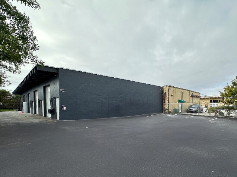 Primary Photo Of 5818 SW 25th St, West Park Warehouse For Lease