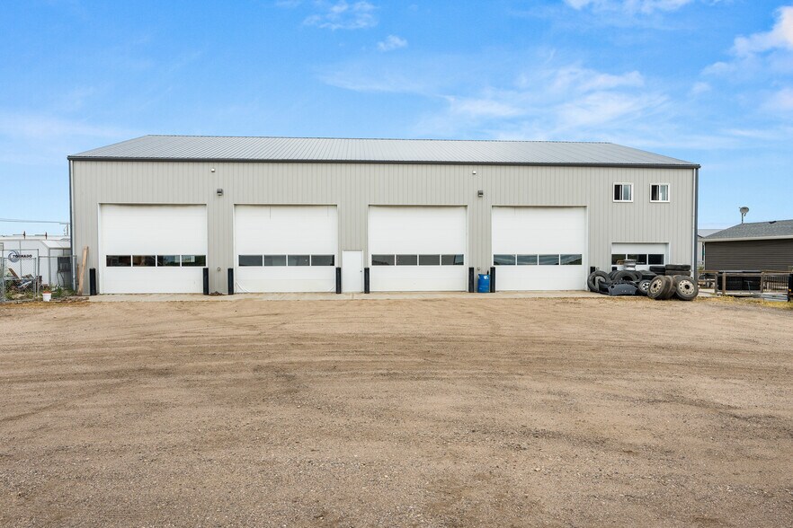 More Photos Of 3807 9th St, Lloydminster Warehouse For Sale