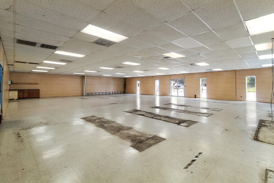 More Photos Of 2616 S College Ave, Bryan Distribution For Lease