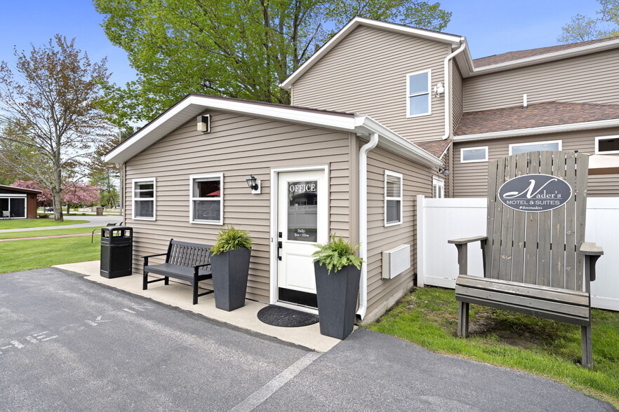 More Photos Of 612 N Lakeshore Dr, Ludington Hotel For Sale