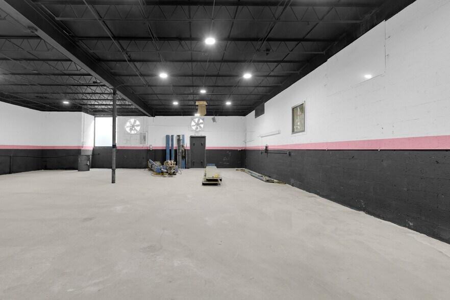 More Photos Of 4725 E 10th Ave, Hialeah Service For Lease