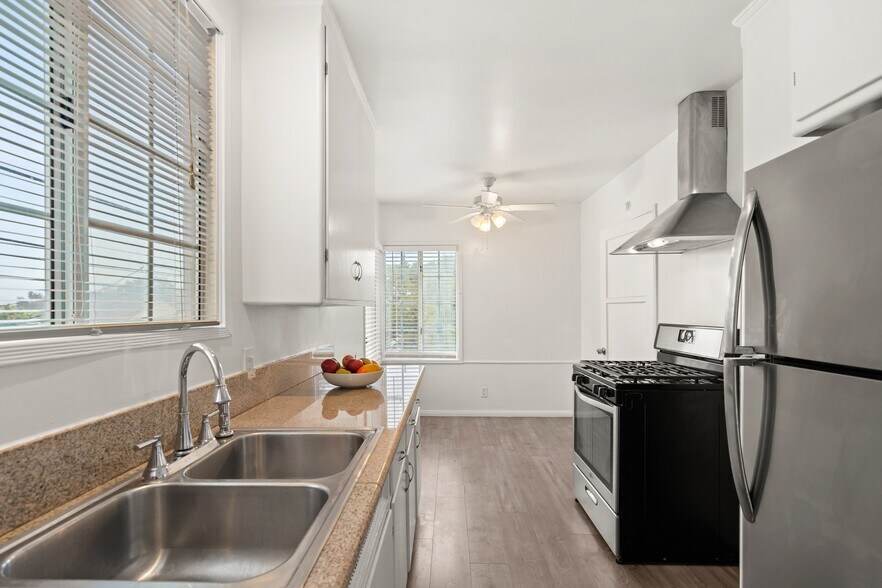 More Photos Of 2117 Stewart St, Santa Monica Apartments For Sale