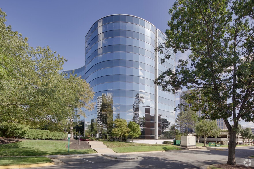 More Photos Of 8609 Westwood Center Dr, Vienna Unknown For Lease