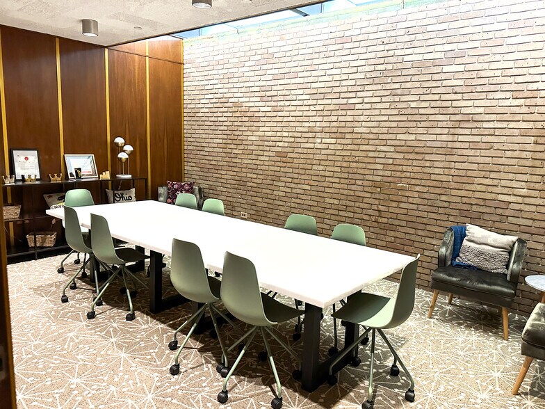 More Photos Of 556 Perry Ave, Greenville Storefront Retail Office For Lease