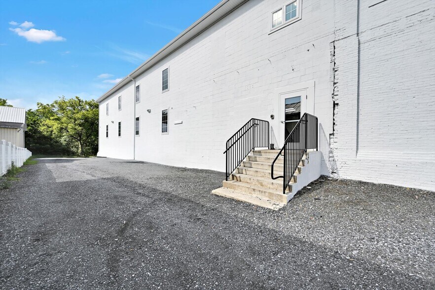 More Photos Of 236 W Market St, Jonestown Multifamily For Sale